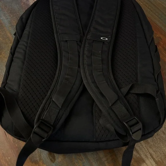 Oakley Black Backpack - Picture 2 of 4
